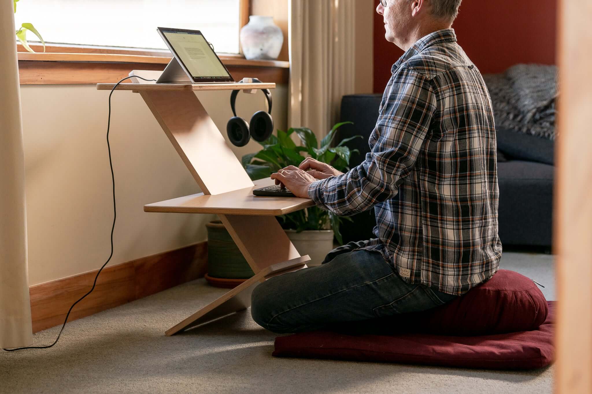 adjustable healthy standing sitting desks for older people